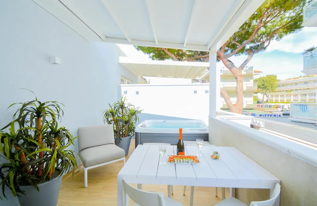 Prime Blue Suite - Appartamenti con jacuzzi privata-1